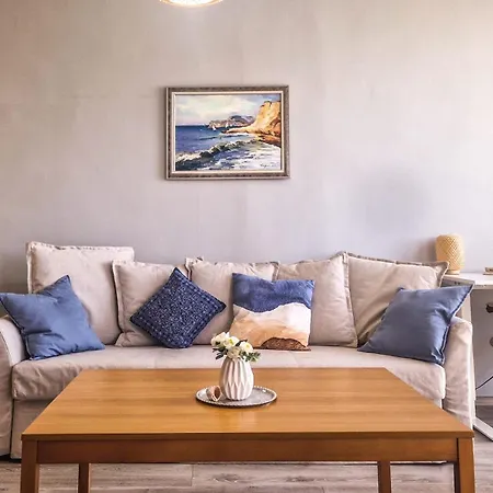 Poolside In Golden Sands Apartment