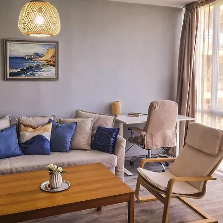 Apartment Poolside In Golden Sands *