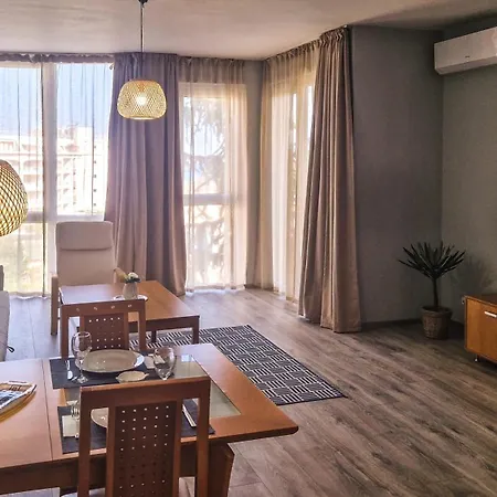Poolside In Golden Sands Apartment *