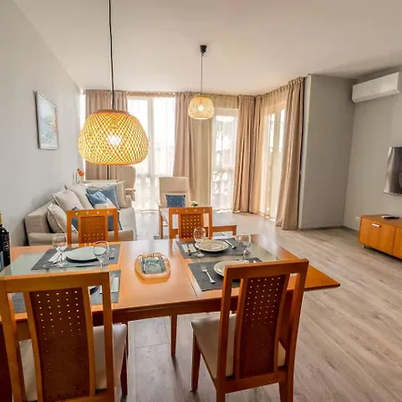 Poolside In Golden Sands Apartment