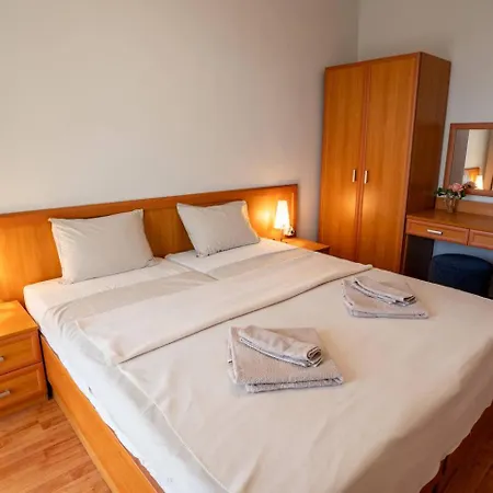 Apartment Poolside In Golden Sands