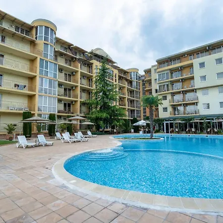 Poolside In Golden Sands 바르나