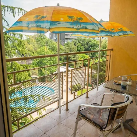 Poolside In Golden Sands Apartment *