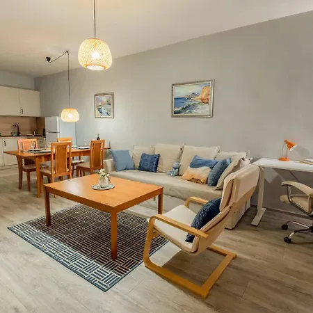 Apartment Poolside In Golden Sands